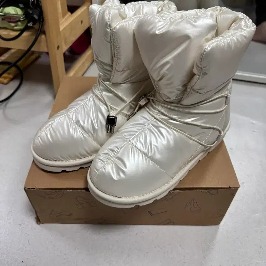 [BUNJANG] Women's Winter Padded Boots - White / 화이트 패딩 겨울 여성부츠