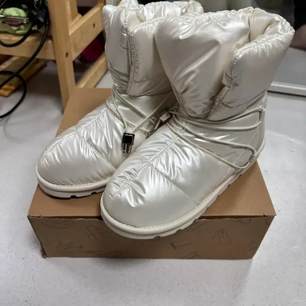 [BUNJANG] Women's Winter Padded Boots - White / 화이트 패딩 겨울 여성부츠