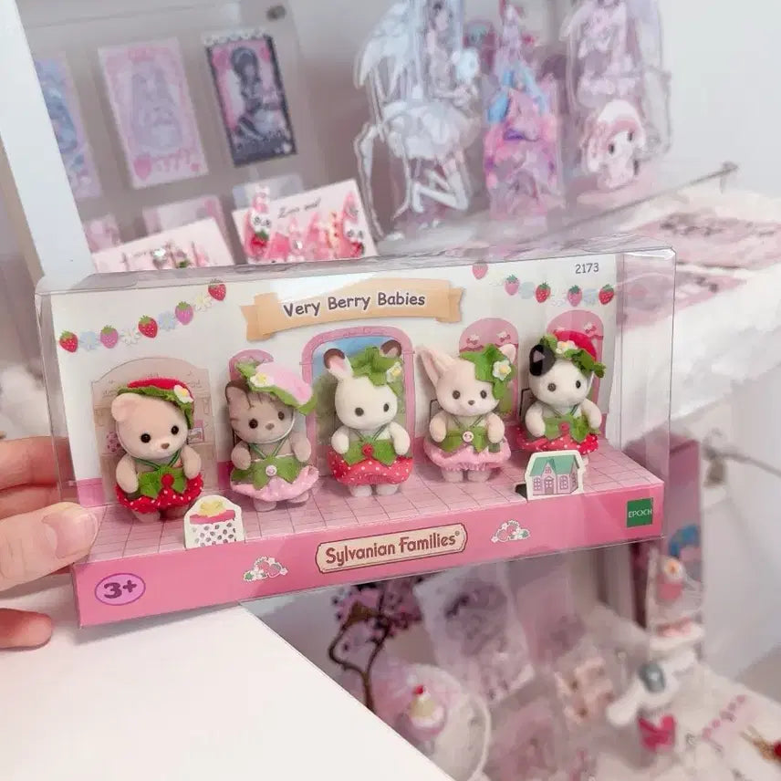[BUNJANG] Sylvanian Families Strawberry Trio Baby Cat, Mole, Rabbit, Cherry Persian / 실바니안 모여라 딸기 트리오 아기 고양이 두더지 토끼 체리 페르시안