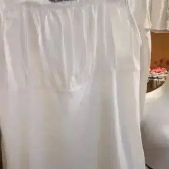 [BUNJANG] Suzuko Vintage White Shirring Sleeveless Top / 스즈코 빈티지 화이트 슬리브리스 셔링 나시 민소매 티셔츠 모리걸 하구미