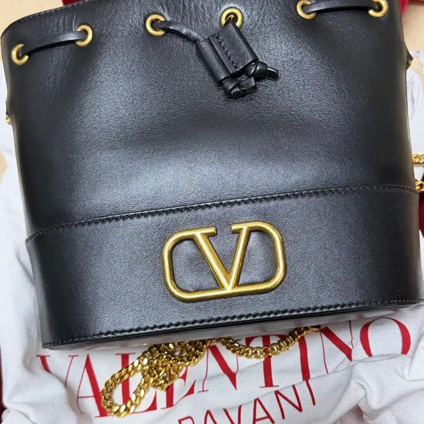 [BUNJANG] Valentino VLogo Chain Bucket Bag Black / 발렌티노 브이로고 체인 버킷백 블랙