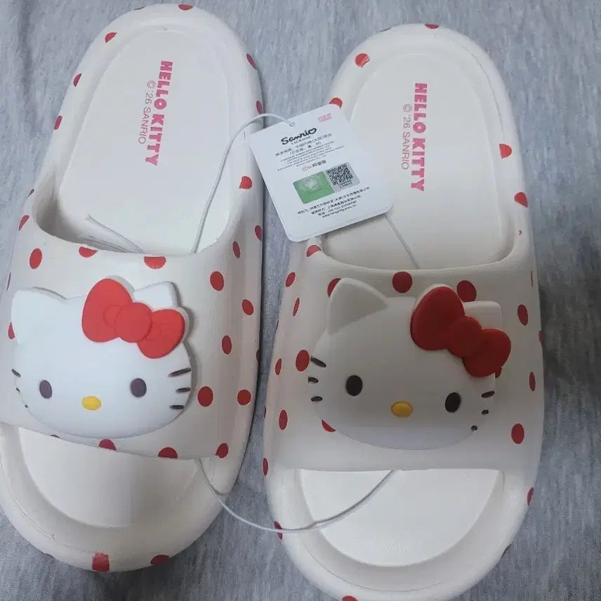 [BUNJANG] Hello Kitty Water Droplet Pattern Slippers / 헬로키티 물방울 패턴 슬리퍼 판매합니다.
