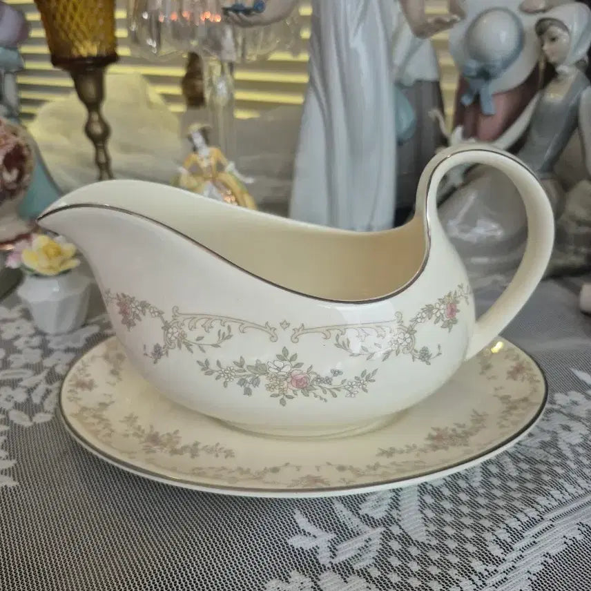 [BUNJANG] Royal Doulton Diana Gravy Boat Set / 로얄돌턴 다이애나 그래비보트셋트