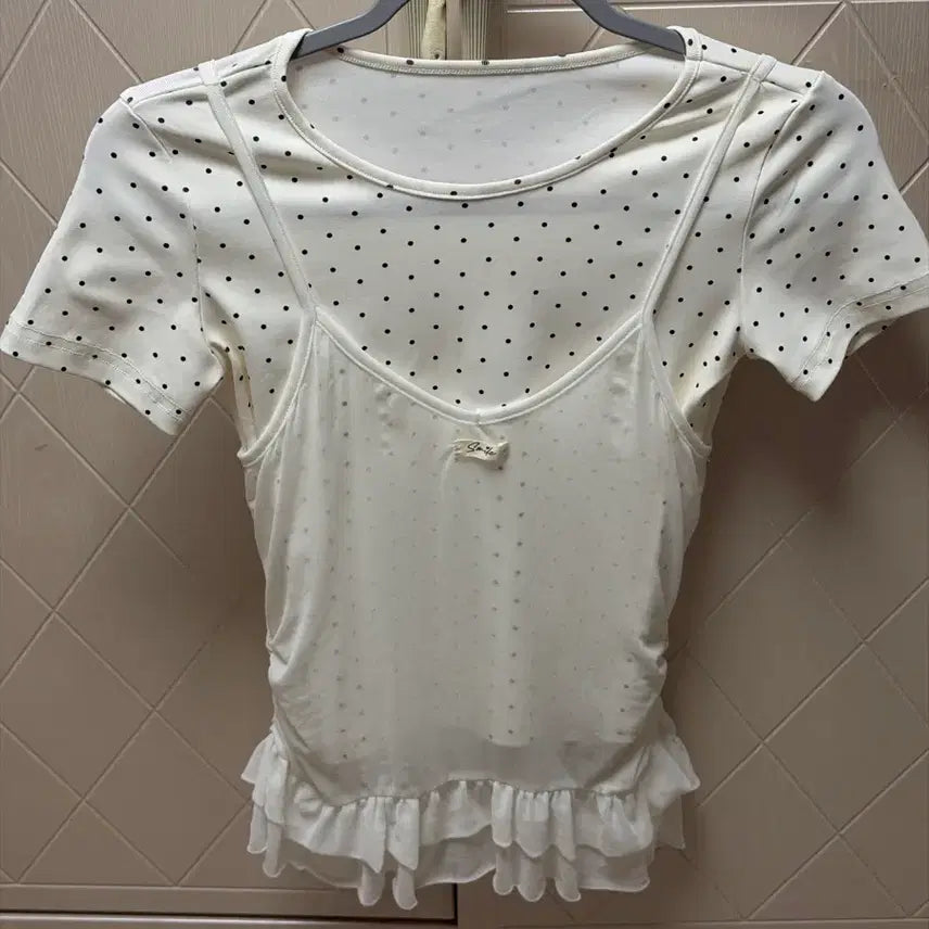 [BUNJANG] DAZY Dot Frill Short-Sleeve T-Shirt / DAZY 도트 프릴 반팔티 M