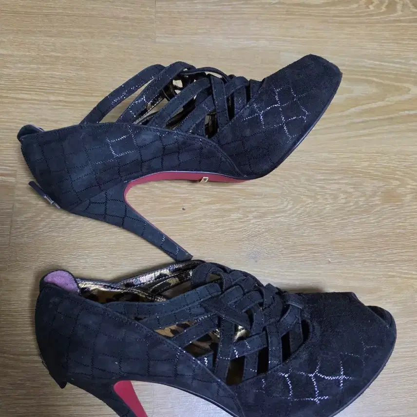 [BUNJANG] The Shoe Black Quilting Strap Open-Toe High Heel Shoes / 더슈 킬힐 오픈토 슈즈
