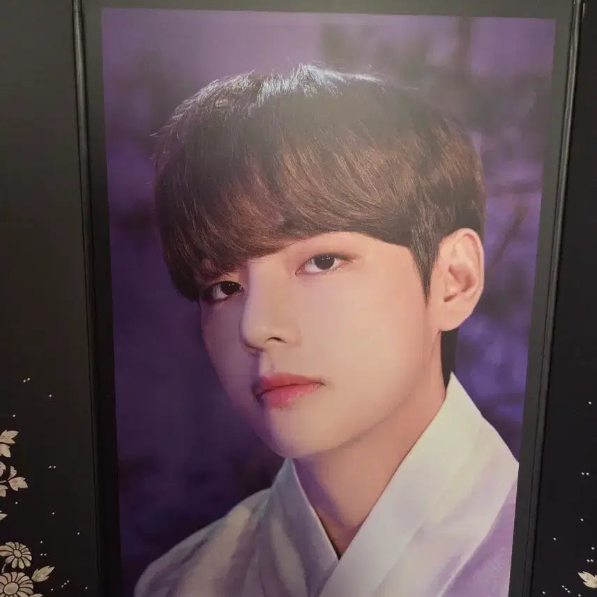 [BUNJANG] BTS V Dalmajung Premium Photo (Unsealed) / 방탄소년단(BTS) 뷔 달마중 프리미엄 포토 (개봉)