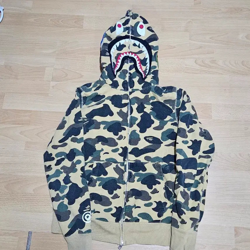 [BUNJANG] BAPE Yellow Camo Shark Full Zip Hoodie (Size M) / 정품) 베이프 황계 샤크 후드 M사이즈