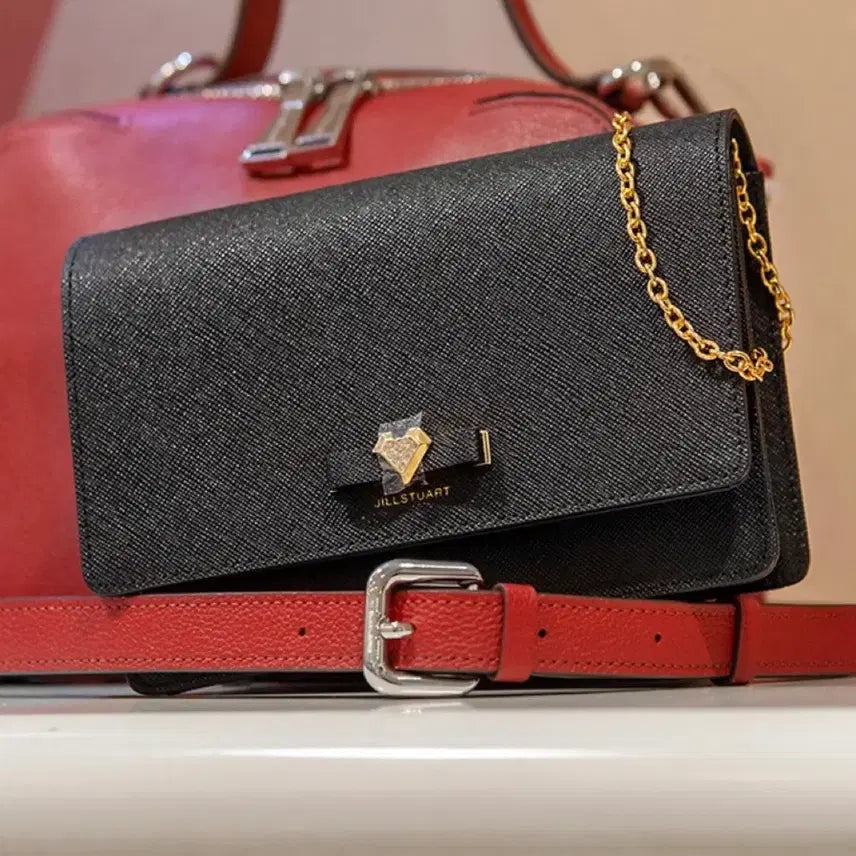 [BUNJANG] JILLSTUART NEW YORK Lodge Black Heart Ribbon Mini Chain Shoulder Bag / 질스튜어트뉴욕 로지 블랙 하트 리본 장식 미니 체인 숄더백