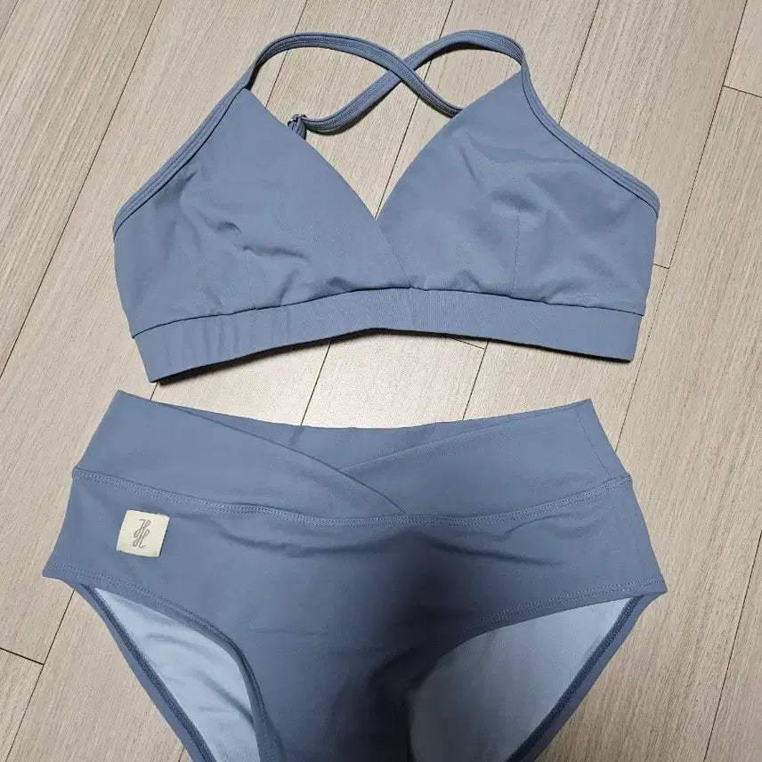 [BUNJANG] Groove Wear Airy Blue Set - Top & Luna Low Shorts (M) / 핫한 폴웨어 세트 에어리 블루 M