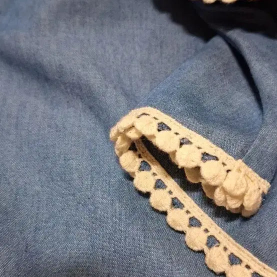 [BUNJANG] Ganji LA Light Blue Short Sleeve Cropped Blouse / 귀여운연청색 반팔크롭블라우스.거의새거.