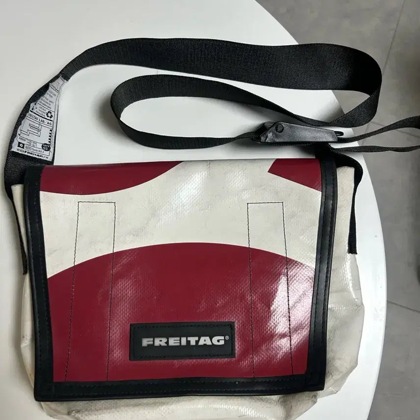 [BUNJANG]  Freitag RASSY White/Red Bag / 프라이탁 라씨 흰빨 레드화이트 민트택O