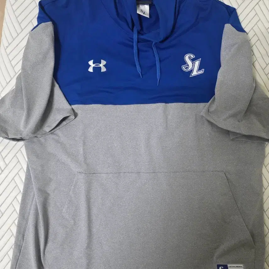 [BUNJANG] Samsung Lions Under Armour Short-Sleeve Hoodie Size 120 / 삼성라이온즈 언더아머 반팔 후드 120