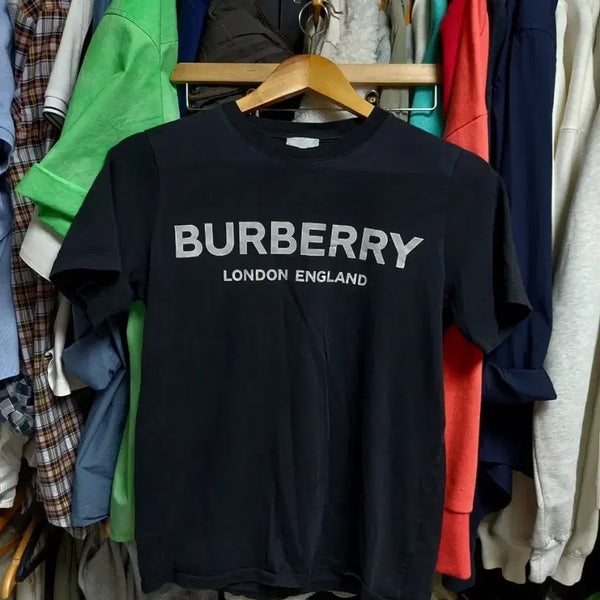 [BUNJANG] Burberry London England Logo T-Shirt Black Youth 14 / 버버리 런던 잉글랜드 로고 반팔 티셔츠 블랙 14y 실측90