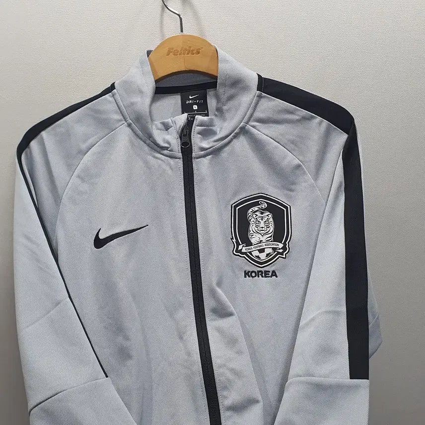 [BUNJANG] 2018-2020 South Korea National Football Team Coach Training Jacket / 18 20 축구 국가대표 코치 트레이닝 자켓 100 (가로55 세로75)