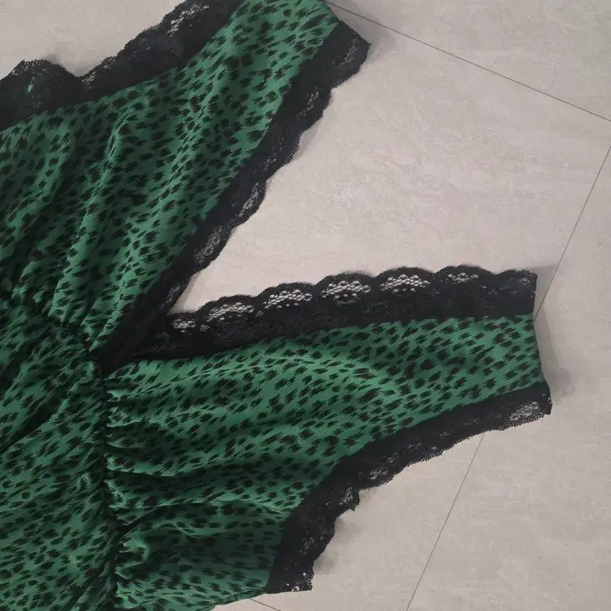 [BUNJANG] Green Leopard Lace Midi Dress / 그린 레오파드 레이스 원피스