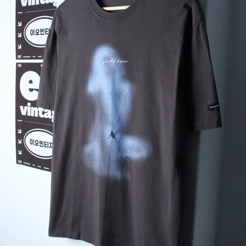 [BUNJANG] UScrew Graphic Short Sleeve T-Shirt Charcoal / (F) 유스크루 반팔 티셔츠 그래픽 차콜 스트릿-H34224