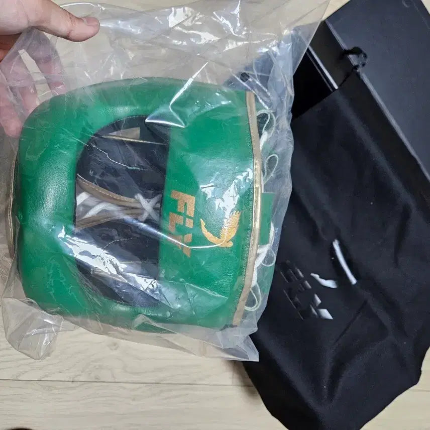 [BUNJANG] Fly Boxing Cobra Headgear M Size Green/Gold / 플라이 코보호 헤드기어 x라인 M사이즈 그린/골드