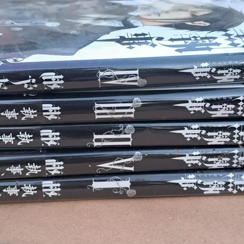 [BUNJANG] Black Butler Manga Volume 1-5 Japanese First Edition Set / 만화책 흑집사 5권 일괄 일본원서