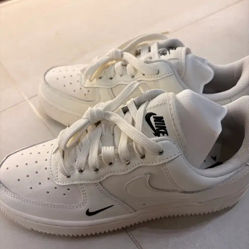 [BUNJANG] Nike Air Force 1 '07 Essential White (225) / 나이키 에어포스 1 '07 에센셜 화이트 225
