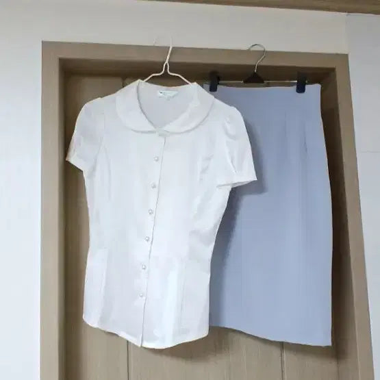 [BUNJANG] Crew Uniform Skirt and Blouse Set (Size 44) / (2개 세트)44사이즈 승무원 정장 세트 정장치마 정장블라우스 면접 하객