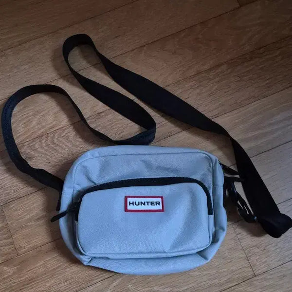 [BUNJANG] Hunter Nylon Crossbody Bag Light Grey / 헌터 나일론 크로스바디백 라이트 그레이