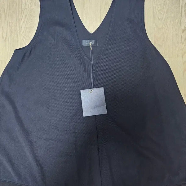 [BUNJANG] TIME (The Handsome) Black V-Neck Sleeveless Top F New / 더한섬(타임)블랙 브이넥  민소매 슬리브리스 탑 F 새상품