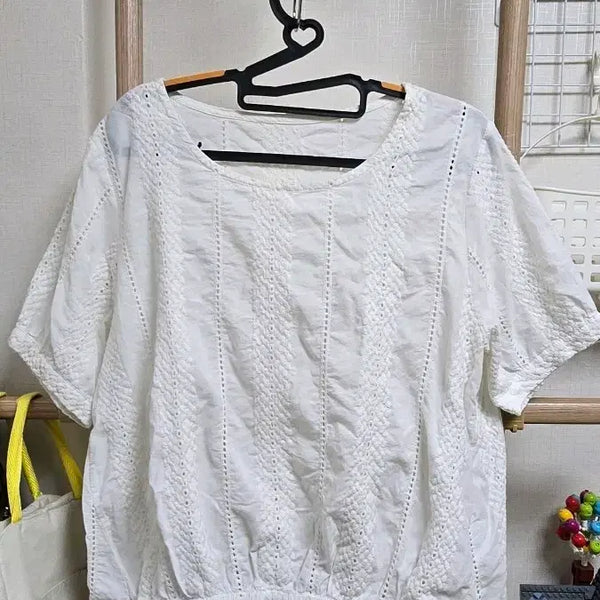 [BUNJANG] Square Neck Puff Sleeve Embroidered Blouse - White / 자수 스퀘어넥 퍼프 소매 블라우스 화이트