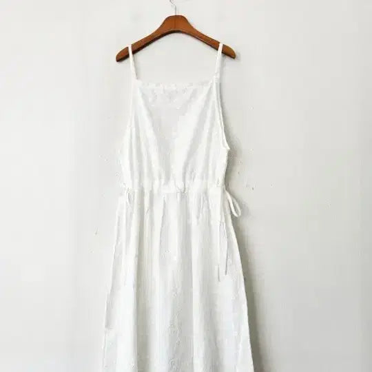 [BUNJANG] White Embroidery Dress / 화이트 자수 원피스