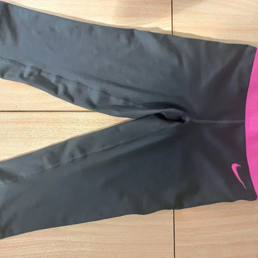 [BUNJANG] Nike Women's 7/8 Length Leggings - Grey/Pink / 나이키 여성 7부 레깅스 그레이 핑크