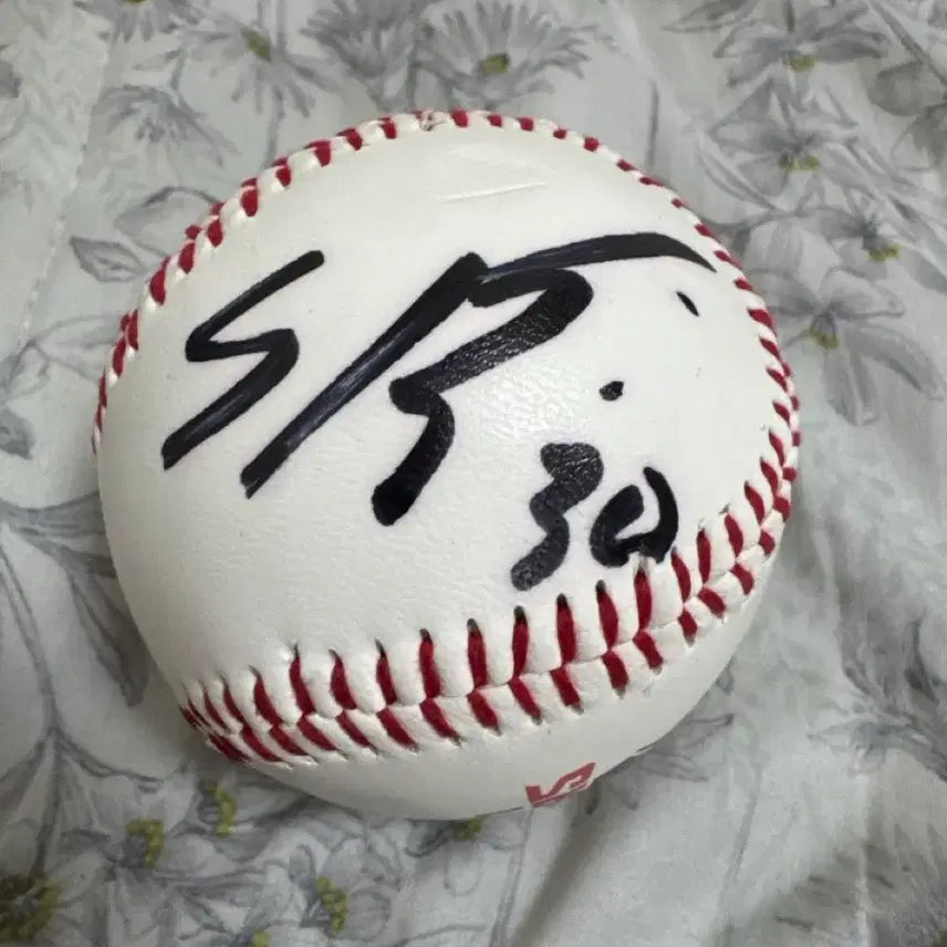 [BUNJANG] Kia Tigers Socrates Autographed Baseball / 기아타이거즈 소크라테스 선수 싸인볼