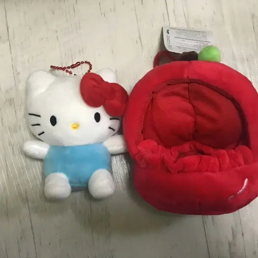 [BUNJANG] Hello Kitty Apple Pouch Keychain / 헬로키티 사과 파우치 키링
