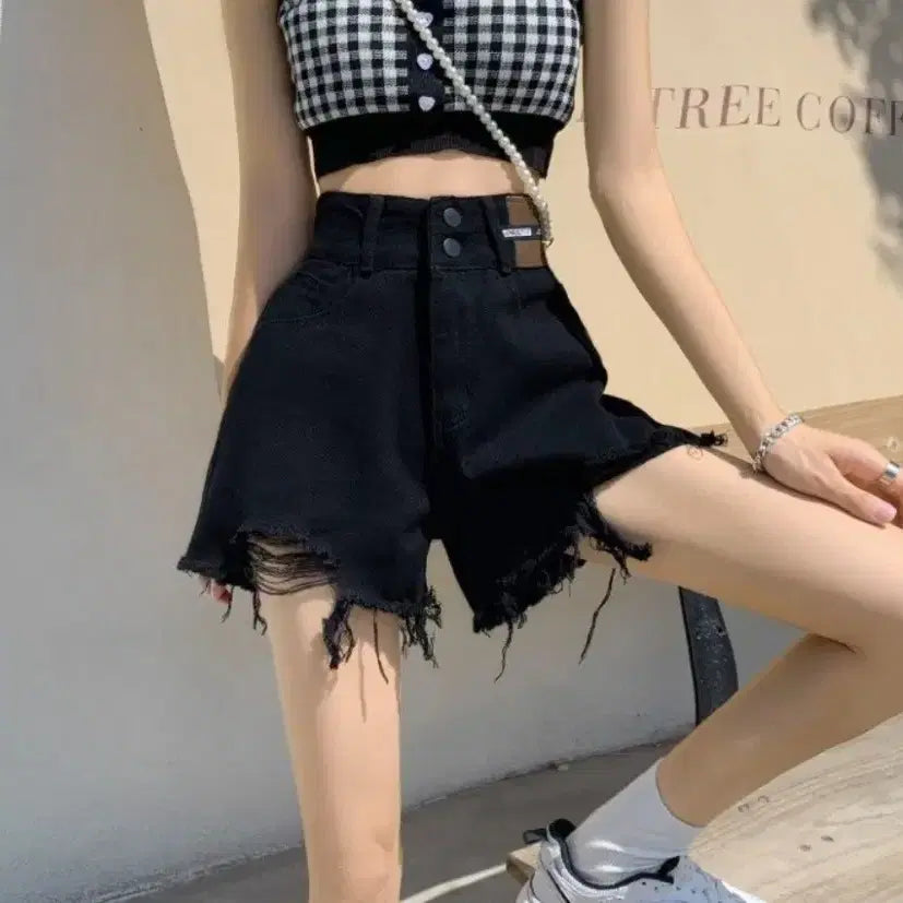 [BUNJANG] Cutout Distressed Black High-Waist Shorts / 컷팅 디스트로이드 블랙 데님 하이웨스트 숏팬츠
