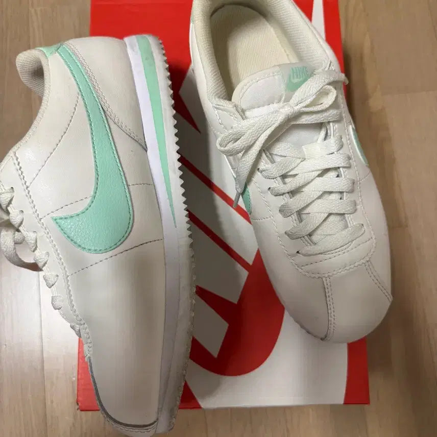 [BUNJANG] Nike Cortez White/Mint Size 8 / 정품 나이키 코르테즈 화이트/민트 8사이즈