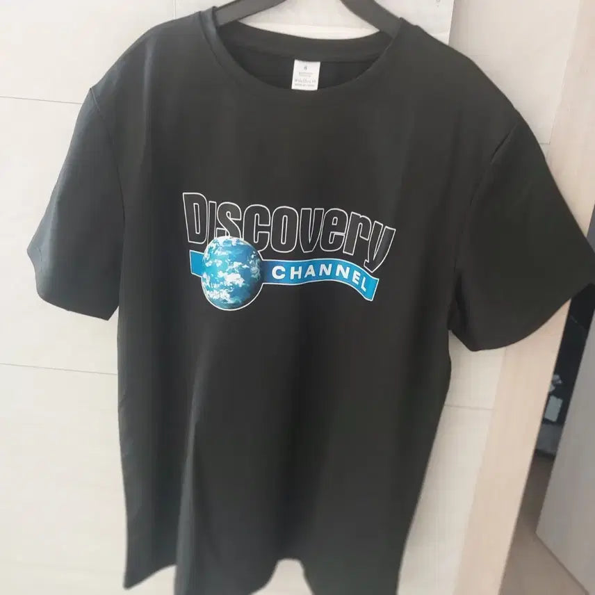 [BUNJANG] Discovery Channel Black T-Shirt (Size S) / 디스커버리 채널 반팔티 블랙 S 새상품