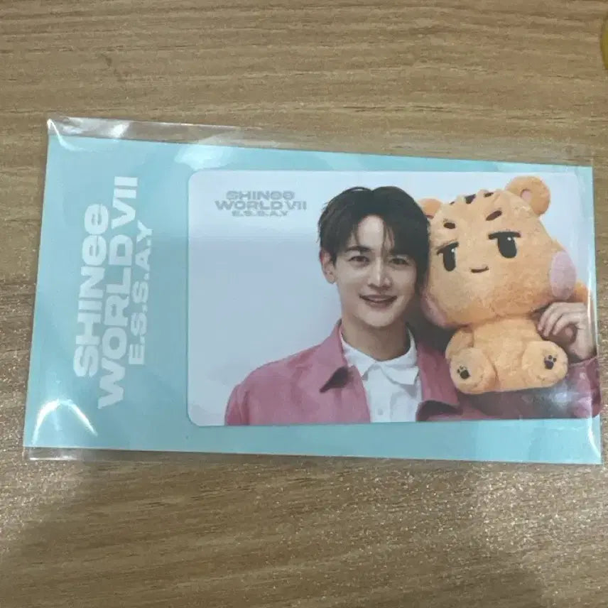 [BUNJANG] SHINee World Tour Concert Card Cover Sticker (Sealed) / 미개봉 원가이하 샤이니 월드투어 콘서트 카드커버 스티커