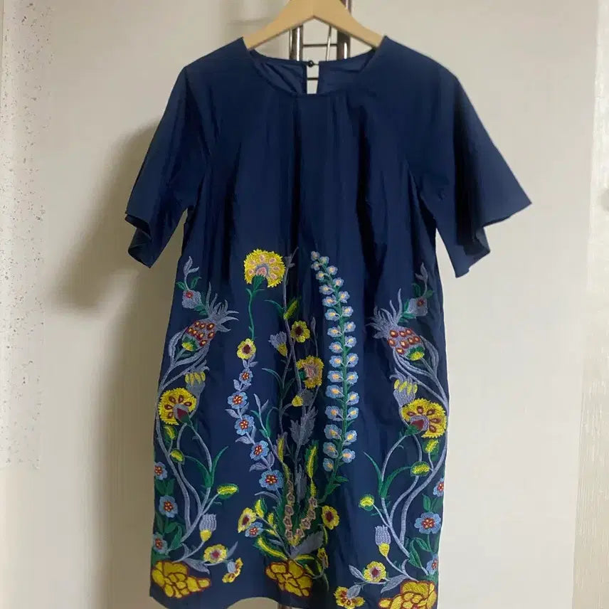[BUNJANG] Navy Flower Embroidery Mini Dress / 네이비 플라워 자수 원피스 55-66 새상품