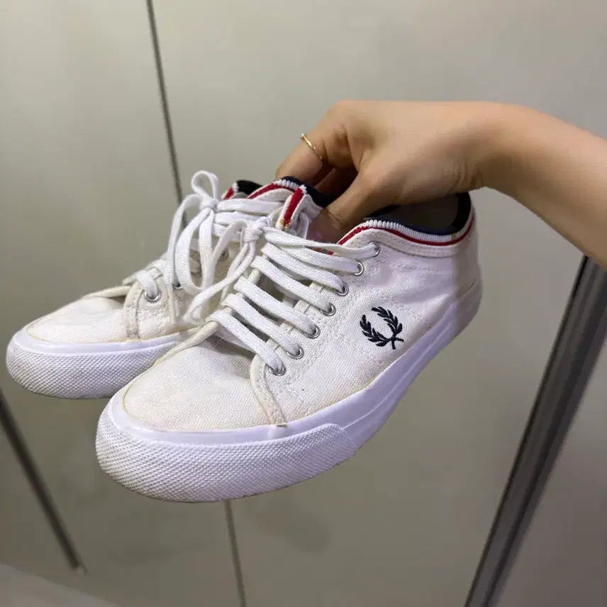[BUNJANG] Fred Perry Canvas Sneakers / 프레드페리 단화 240