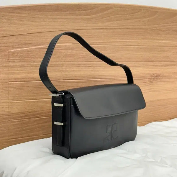 [BUNJANG] Courreges Black Leather Shoulder Bag / courreges / 꾸레쥬 블랙 레더 숄더백
