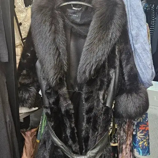 [BUNJANG] Join Us Black Mink Fur Coat with Leather Accents / 조이너스블랙 퍼 코트