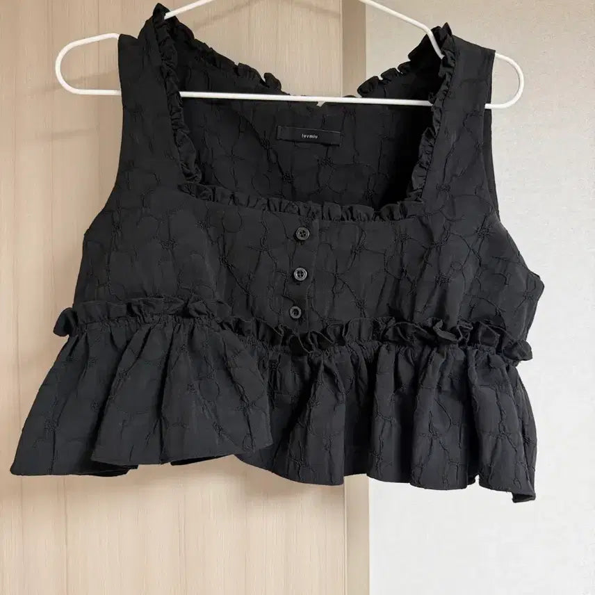 [BUNJANG] Love Me Who Jacquard Crop Tank Blouse / 러브미우 자카드 크롭 나시 블라우수