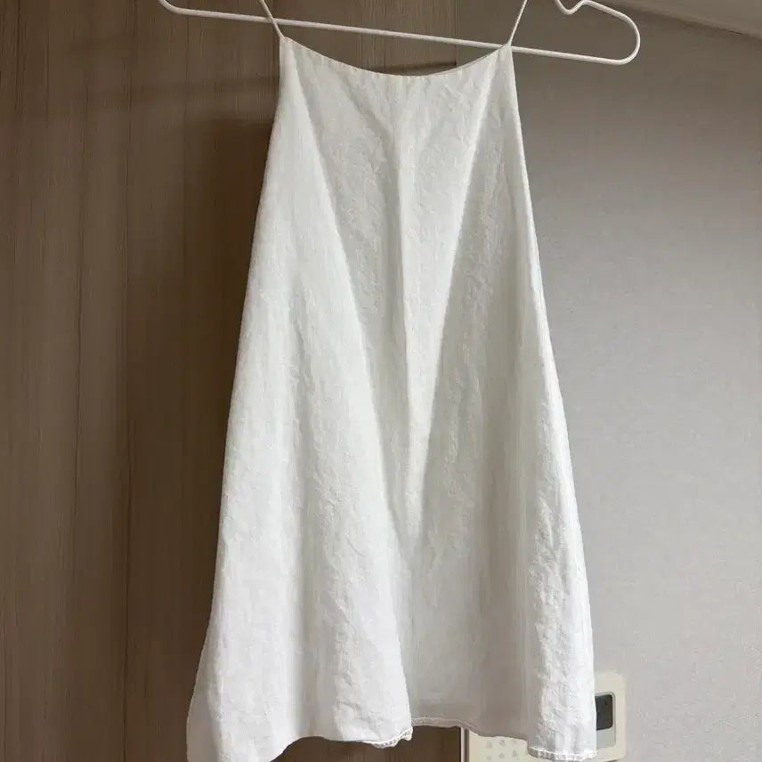 [BUNJANG] Linen Spaghetti Strap Tank Top / 린넨 끈 나시