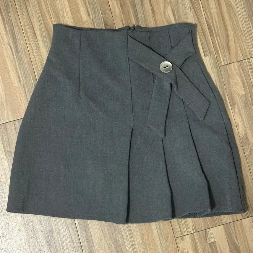 [BUNJANG] Mini Skirt with Strap Detail / 미니스커트