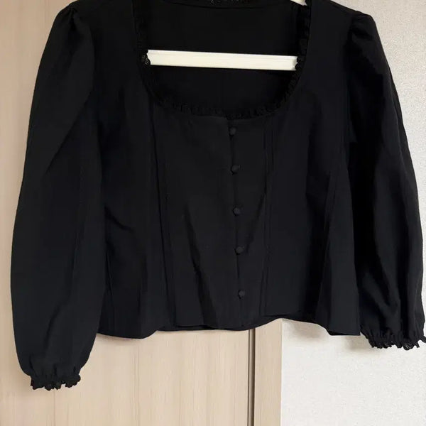 [BUNJANG] Bowee Black Button Lace Blouse / 보위 콩단추 레이스 블라우스