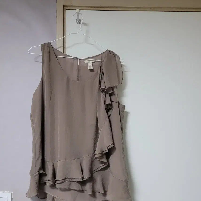[BUNJANG] J.CREW Women's Beige Frill Blouse Size 6 / J.CREW의 매력적인 프릴 블라우스예요6사이즈