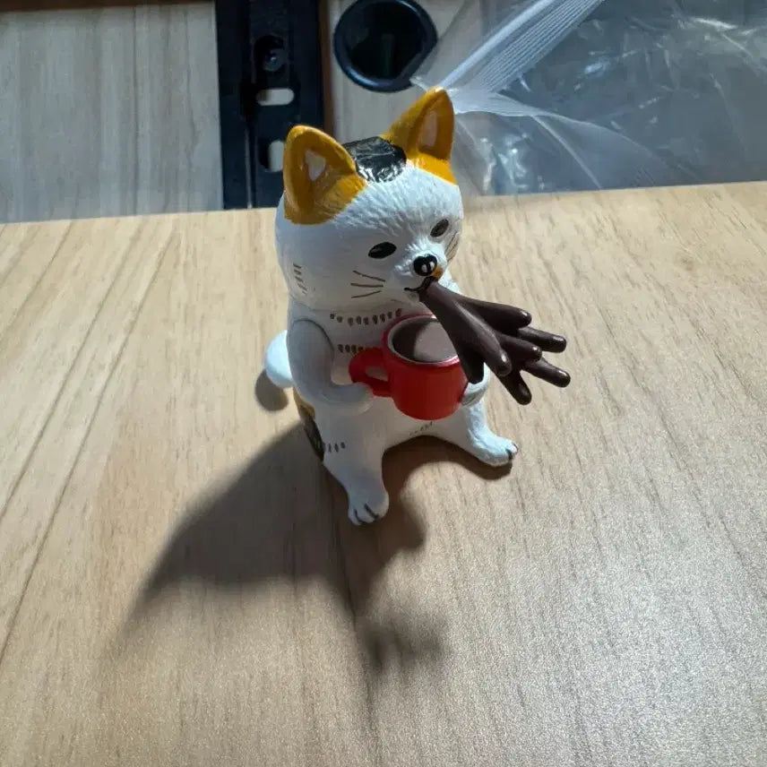 [BUNJANG] Takara Tomy Arts Coffee Spitting Cat Gacha Figure (Unsealed) / [개봉] 타카라토미아츠 커피 뿜는 고양이 가챠 피규어