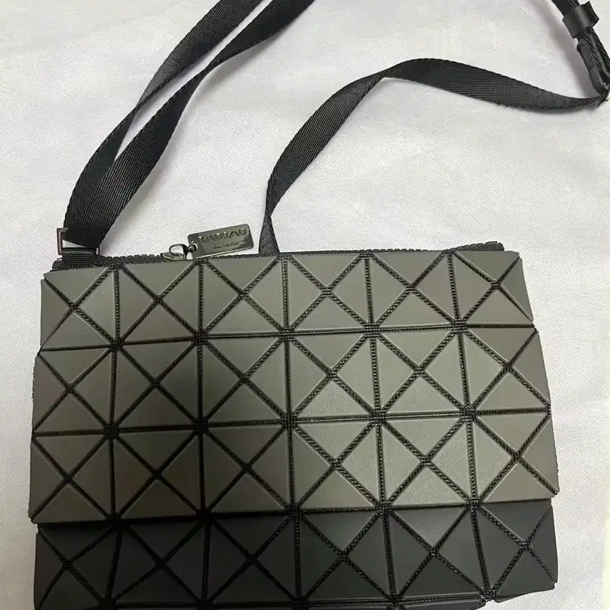 [BUNJANG] Bao Bao Crossbody Bag / 바오바오크로스백