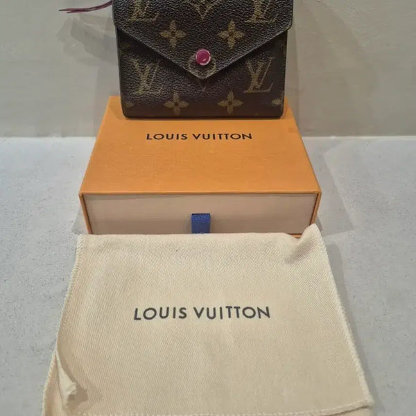[BUNJANG] Louis Vuitton Victorine Wallet Fuchsia / 루이비통 빅토린 월릿 푸시아 컬러 풀박스 판매합니다