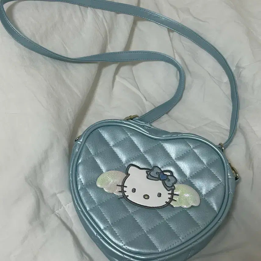 [BUNJANG] Hello Kitty Heart Quilting Crossbody Bag Blue / 헬로키티 하트 퀼팅 크로스백 블루 정품