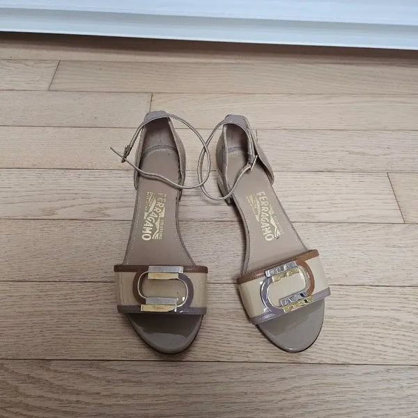 [BUNJANG] Salvatore Ferragamo Barena Sandals Beige 225 / 페라가모 바레나 샌들 베이지225