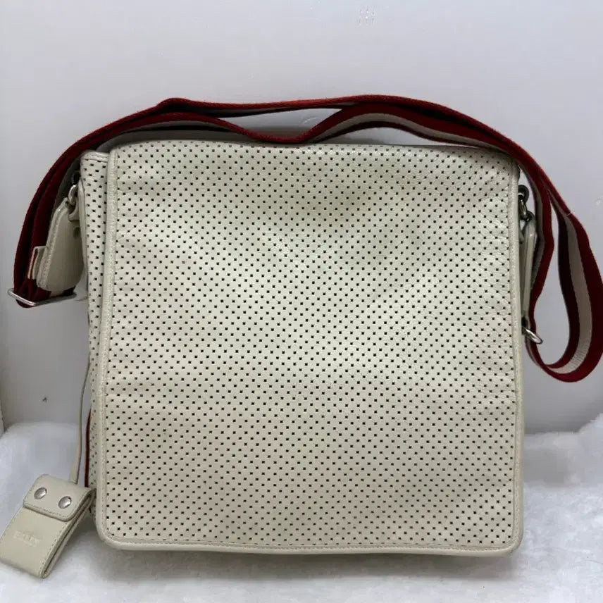 [BUNJANG] Authentic Bally Punching Messenger Crossbody Bag - Ivory / 정품) 발리 펀칭 메신저백 크로스백 아이보리